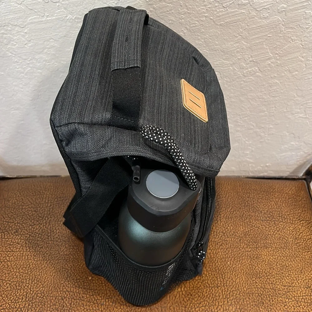 New no tags Leed’s Sunwise Automotive Group travel lunch with beverage carrier!